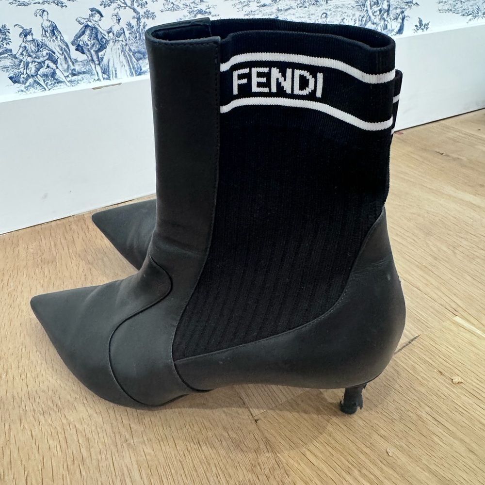 FENDI
Leather Sock Boots
Size: 9.5 | US9.5 IT39 1/2 - Picture 4 of 5